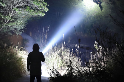 Voltix™ – Extremt kraftfull LED-lampa med en räckvidd på 500 meter