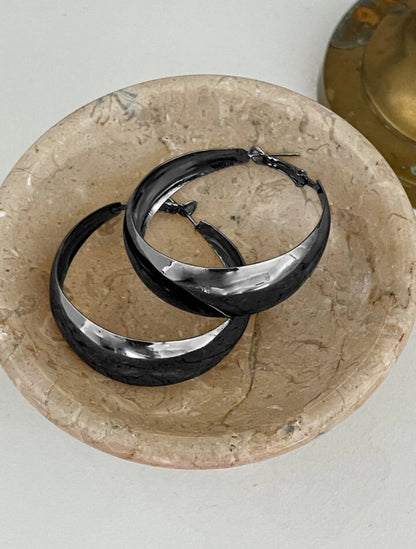 Essenza™ | Minimalistiska örhängen med subtil charm