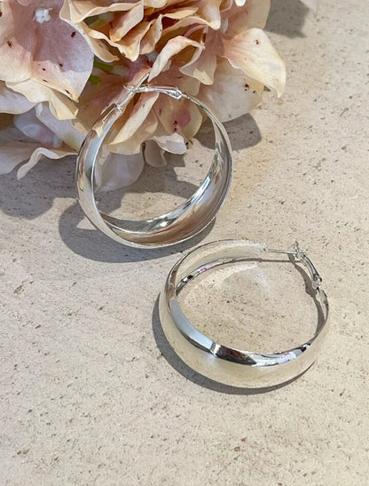 Essenza™ | Minimalistiska örhängen med subtil charm